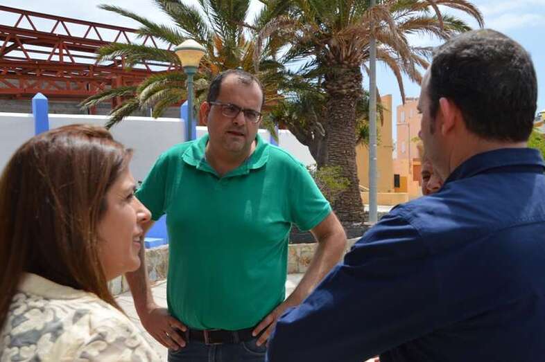 Imagen de archivo de la visiita instituciona a La Majadilla donde se planteó esta obra por los vecinos (Foto TA)