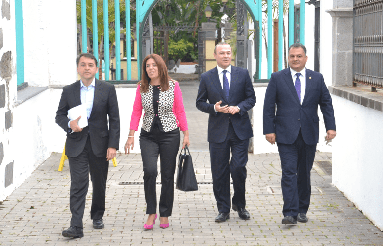José Manuel Bermúdez, Carmen Hernández, Augusto Hidalgo y José Alberto Díaz paseando por Telde, durante la última reunión del G-4 (Foto TA)