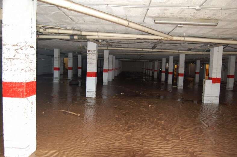 Inundación de un garaje de viviendas de Melenara (Foto TA)