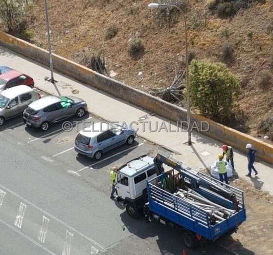 Trabajos de renovación del alumbrado en la jornada de este miércoles (Foto TA)