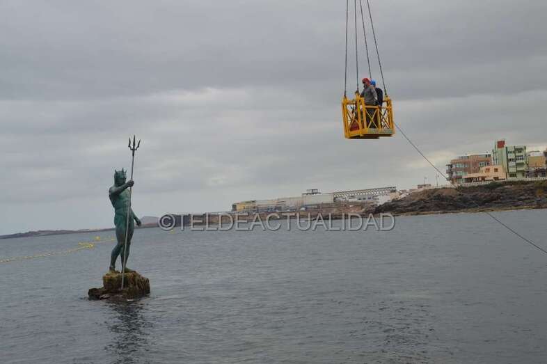 El Neptuno ya su brazo recobrado y el tridente (foto TA)