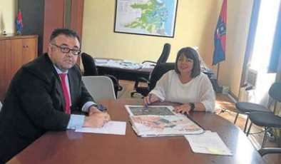  Conrado Domínguez, director del SCS, ayer, con la edila de Urbanismo, Gloria Cabrera (Foto C7)
