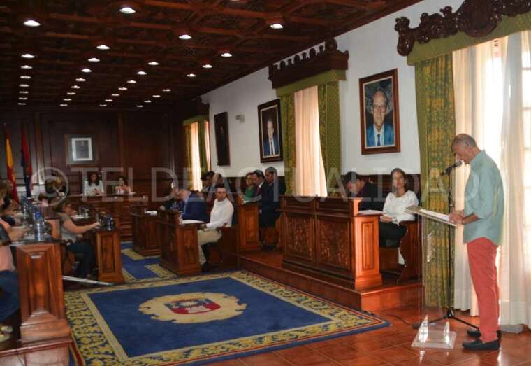 José María Ayaso Formoso fue la persona encargada de leer el texto de la moción (Foto TA)