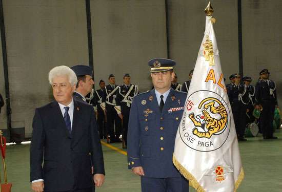 El general Fernando De la Cruz Caravaca (d), en una imagen de archivo (Foto TA)