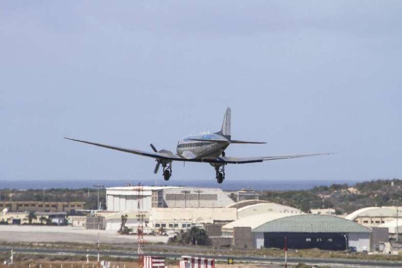 Imagen de archivo de un icónico Douglas DC-3 aterrizando en Gando (Foto Antonio Rodríguez)