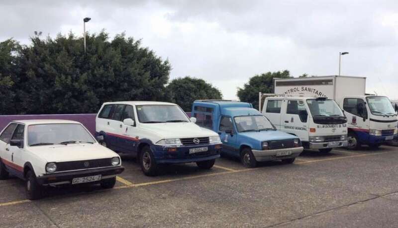 Las instalaciones de aledañas a Narea sirven de potrero para numerosos vehículos municipales que han sido abandonados (Foto TA)