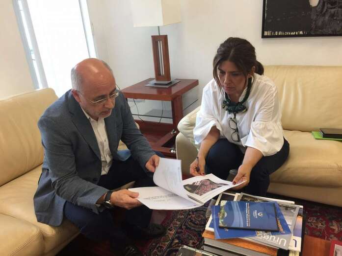 La alcaldesa de Telde presenta la propuesta al presidente del Cabildo (Foto TA)