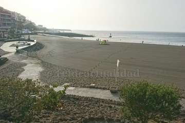 El plan de limpieza tras la Noche de San Juan retira decenas de toneladas de basura de la costa y casco  (Foto TA)