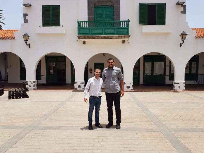 Eiroa (i) y Santana (d), este lunes en la Casa de la Juventud de Telde (Foto TA)