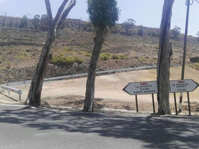 Aspecto que presenta ahora la curva del cruce de La Atalaya (Foto TA)