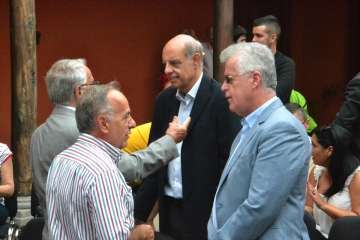 El acto tuvo lugar en el patio de la Casa Condal (Foto TA)