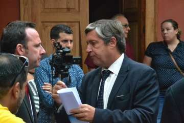 El acto tuvo lugar en el patio de la Casa Condal (Foto TA)