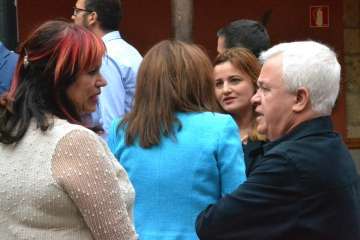 El acto tuvo lugar en el patio de la Casa Condal (Foto TA)