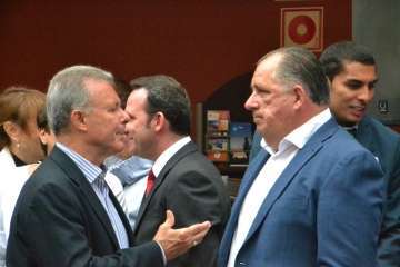 El acto tuvo lugar en el patio de la Casa Condal (Foto TA)