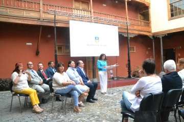 El acto tuvo lugar en el patio de la Casa Condal (Foto TA)