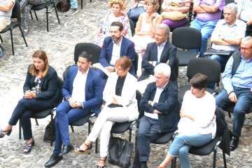 El acto tuvo lugar en el patio de la Casa Condal (Foto TA)