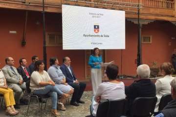 El acto tuvo lugar en el patio de la Casa Condal (Foto TA)