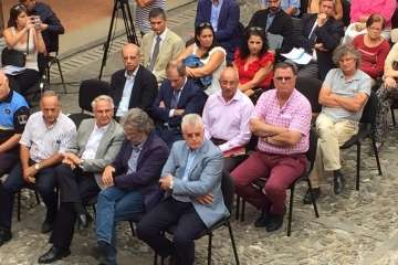 El acto tuvo lugar en el patio de la Casa Condal (Foto TA)