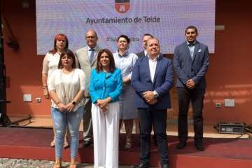 El acto tuvo lugar en el patio de la Casa Condal (Foto TA)