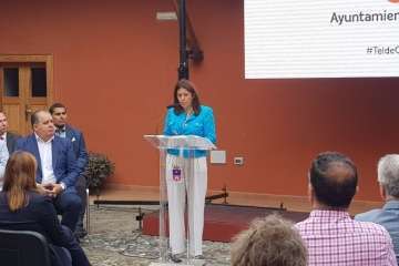 El acto tuvo lugar en el patio de la Casa Condal (Foto TA)