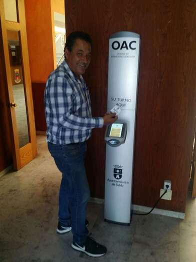 Gestor de colas instalado en las Oficinas de San Juan (Foto TA)