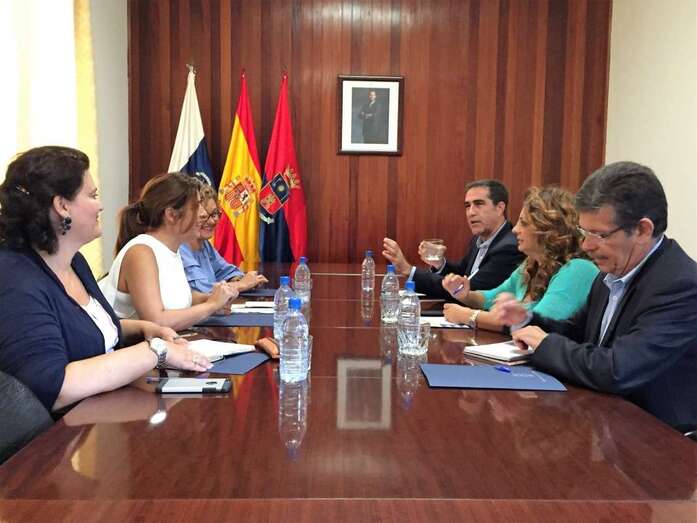 Reunión de trabajo de este jueves en Telde entre miembros de ambos gobiernos (Foto TA)