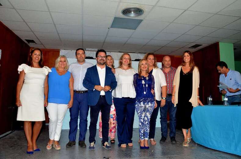 Martín y parte de su equipo, el pasado viernes junto a dirigentes regionales del PP (Foto TA)