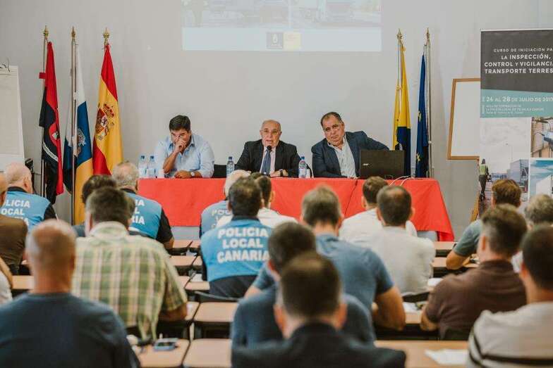 El curso se imparte en el salón de actos de la Policía Local en La Garita (Foto TA)