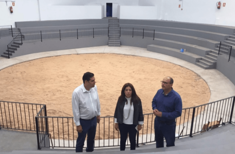 Diego Ojeda, Carmen Hernández y Agustín Arencibia, durante una visita a las instalaciones (Foto TA)
