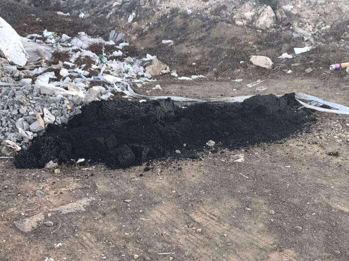 Alquitrán depositado en un solar de La Mareta (Foto TA)