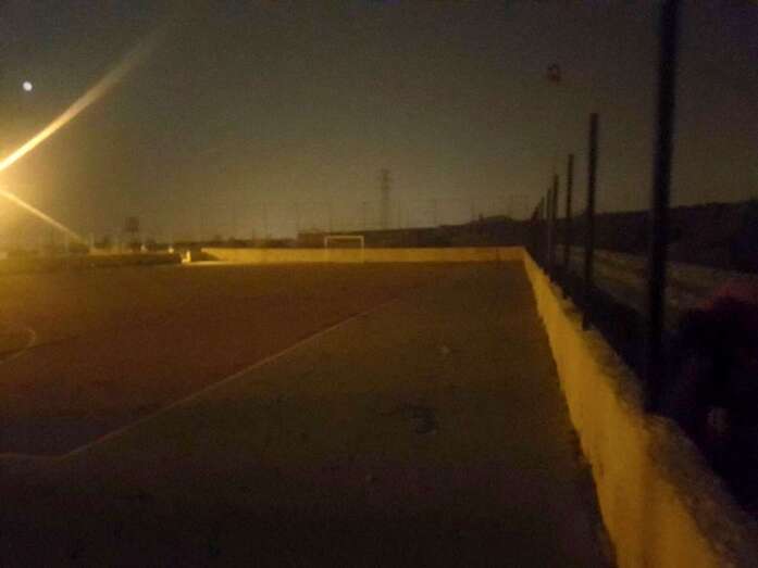 La cancha de Las Medianías, sin suministro eléctrico según Unidos por Gran Canaria (Foto TA)