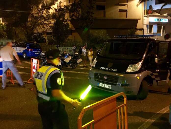 La Policía Local de Telde, el pasado sábado en los fuegos de Melenara (Foto TA)