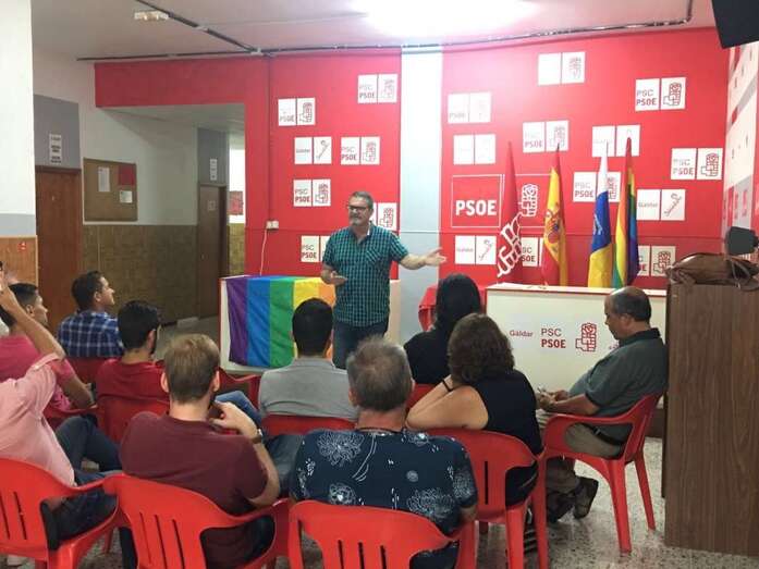 Gregorio Viera se dirige a los asistentes a la reunión (Foto TA)