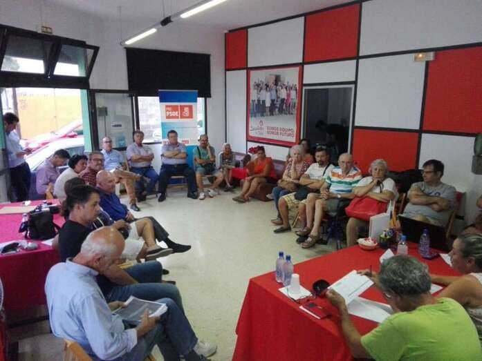 La asamblea se celebró en la sede del PSOE teldense (Foto TA)
