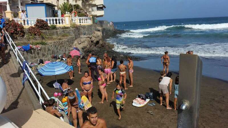 Imagen de archivo del rescate de una persona en la playa de Salinetas (Foto TA)