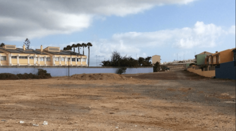 Imagen de los terrenos en los que iría ubicada la gasolinera (Foto TA)