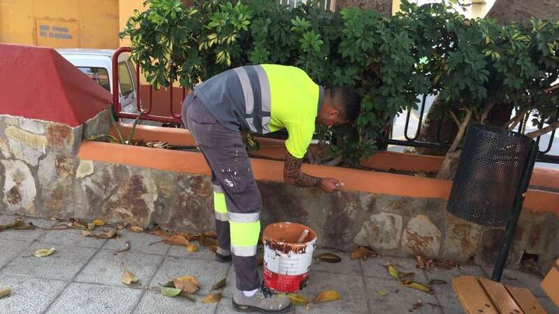 Operarios de Vías y Obras y Servicios Municipales trabajan estos días en el barrio (Foto TA)
