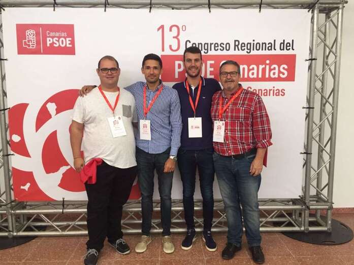 Gregorio Viera, primero por la derecha, en el 13Âº Congreso Regional del PSC (Foto TA)