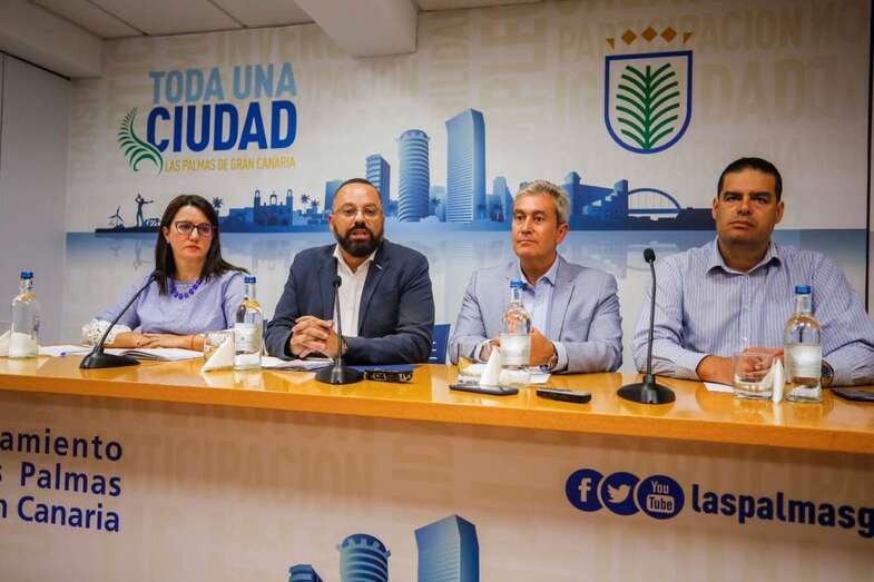Diego Ojeda (derecha), junto a Flora Marrero, Jacinto Ortega y Óscar García (Foto TA)
