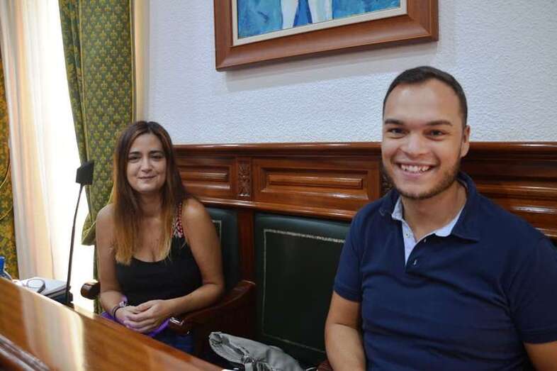 Esther González y Guillermo Eugenio, concejales afines a Podemos (Foto TA)