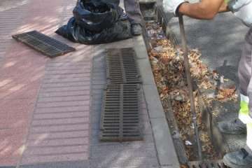 Limpieza de imbornales (Foto TA)