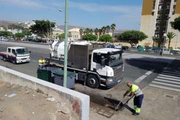 Limpieza de imbornales (Foto TA)