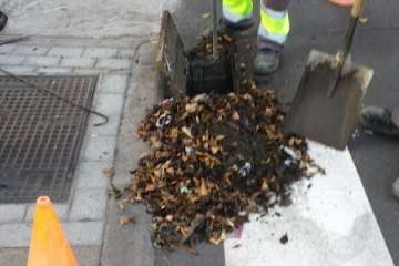 Limpieza de imbornales (Foto TA)