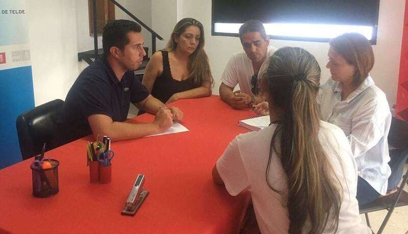 Momento de la reunión de ayer en la sede socialista de Telde (Foto TA)