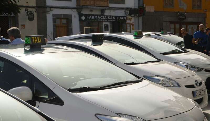El reglamento del servicio de auto-taxis irá al Pleno de este viernes para su aprobación definitiva (Foto TA)