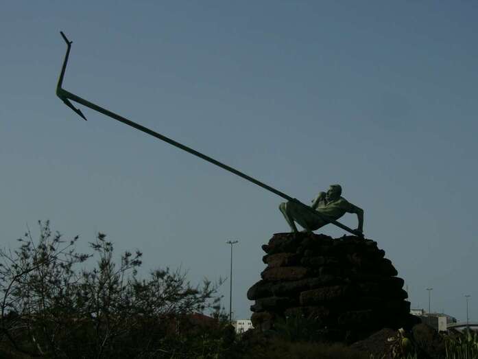 Escultura de Manuel Bethencourt dedicada al levantamiento del arado (Foto TA)