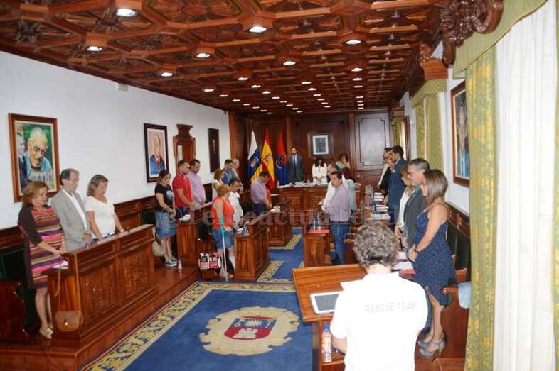 José Luis Esmoris, leyendo el manifiesto contra la violencia (Foto TA)