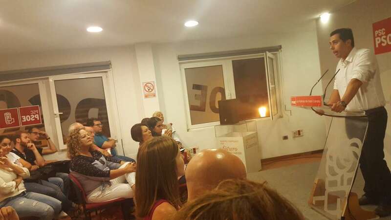 Alejandro Ramos explica su proyecto en la agrupación de la capital  (Foto TA)