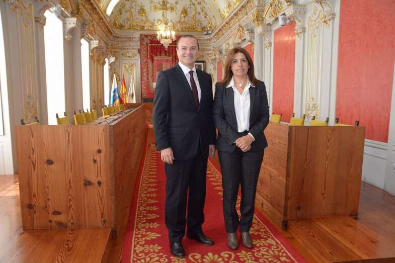 Augusto Hidalgo y Carmen Hernández, en una reunión anterior en la capital grancanaria (Foto TA)