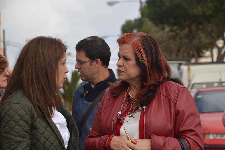 La alcaldesa Carmen Hernández (i) y la concejala del Gobierno, Saro Sosa (Foto TA)
